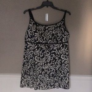 Like new Womens plus sz 22 Great Lengths swimsuit. Black/white